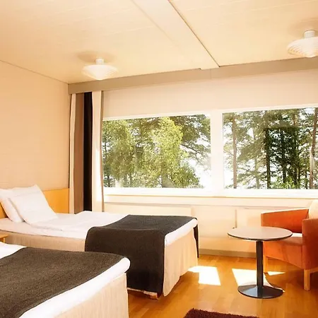 Otel Rantapuisto 4*
