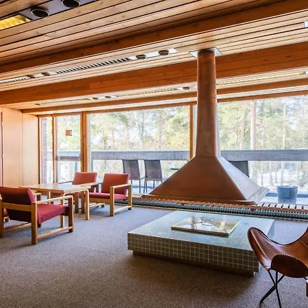 Rantapuisto 4*
