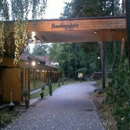Rantapuisto 4*
