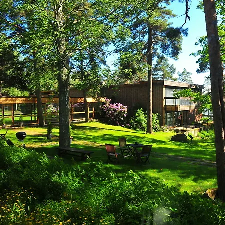 Rantapuisto 4*